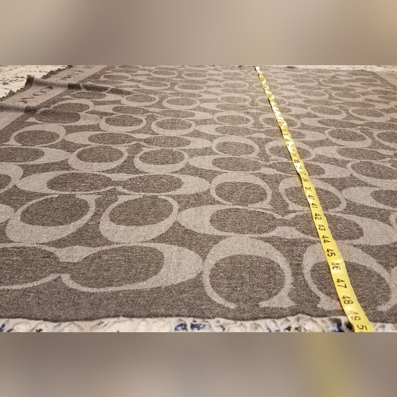 Coach Border Signature Shawl Black/Grey - Picture 7 of 11